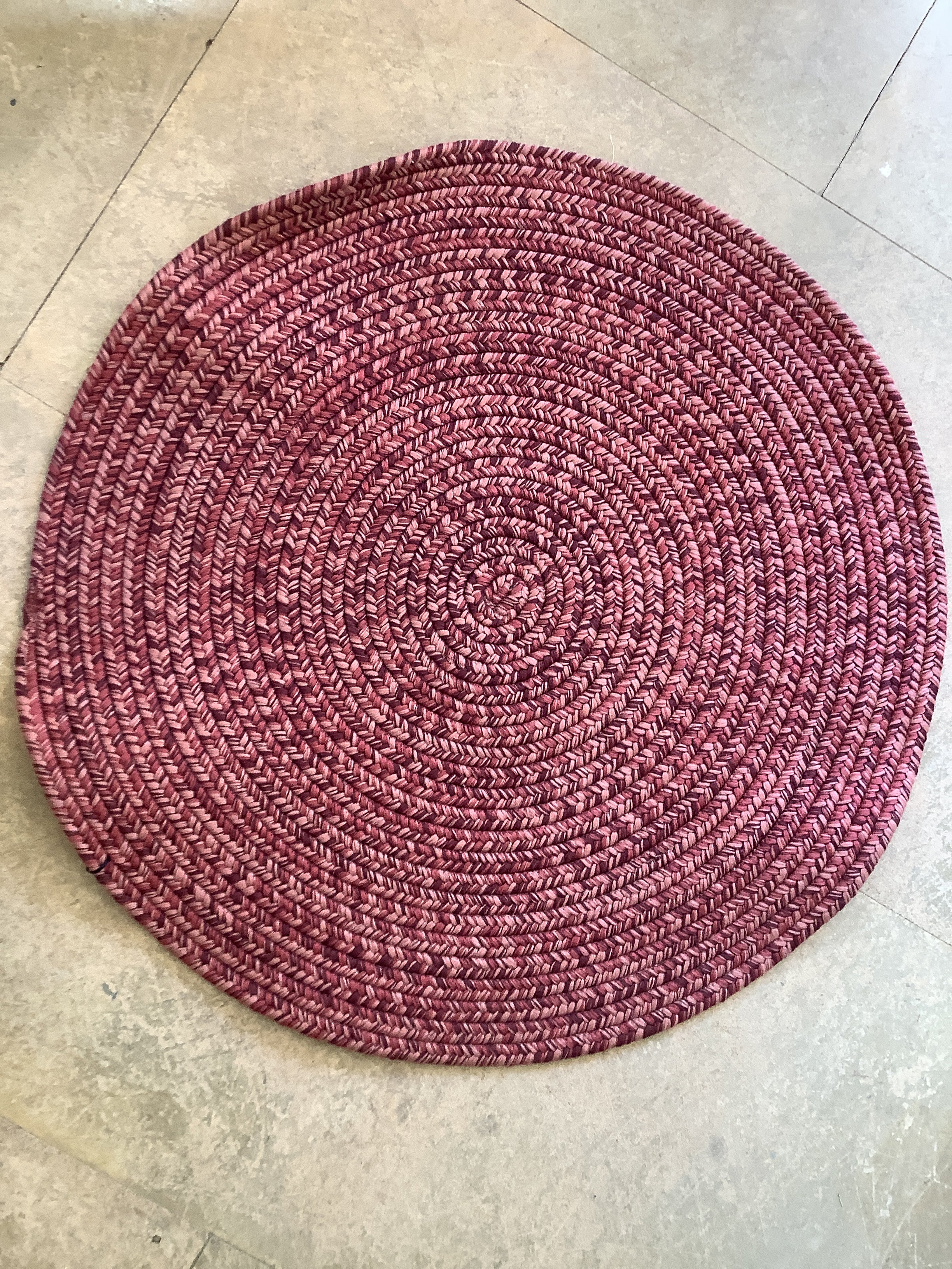 Braided Rug Round 3` (26D)