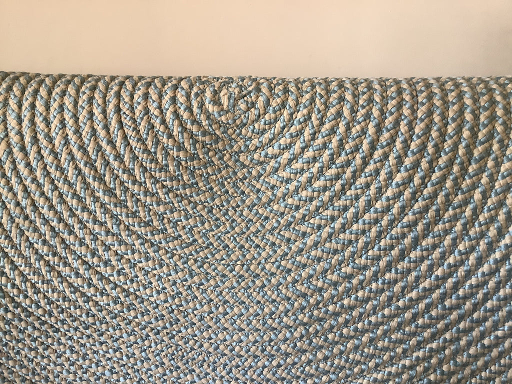Braided Rug Round 4` Sunbrella light blue 1