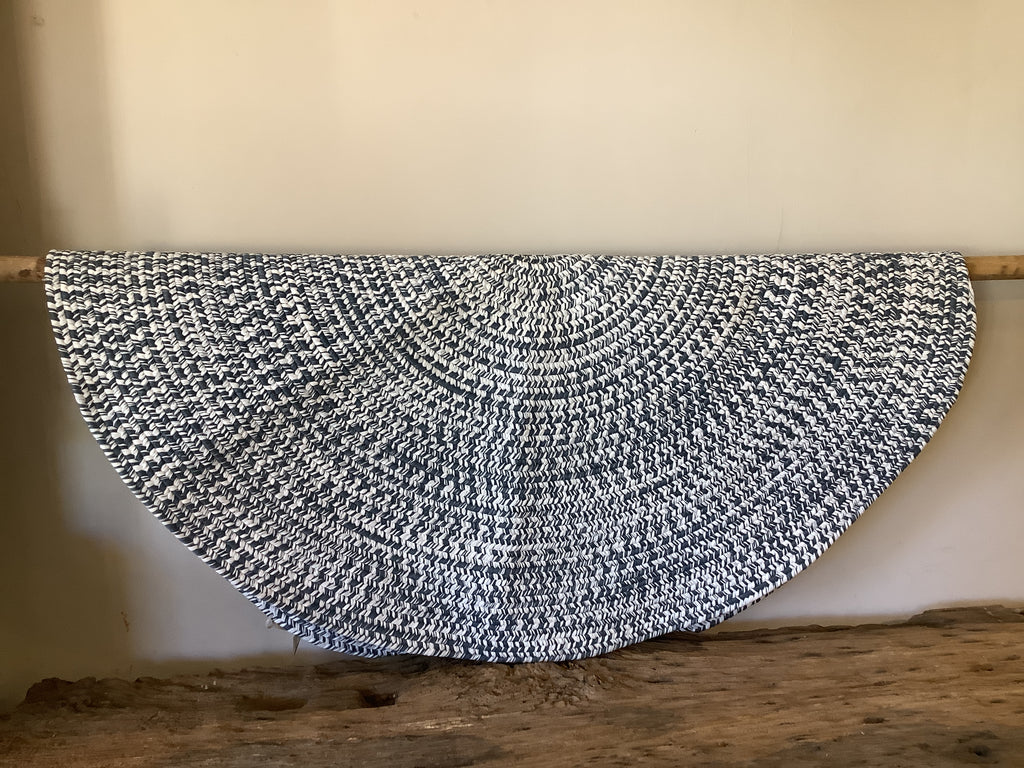 Braided Rug Round 5` No.22 (A)