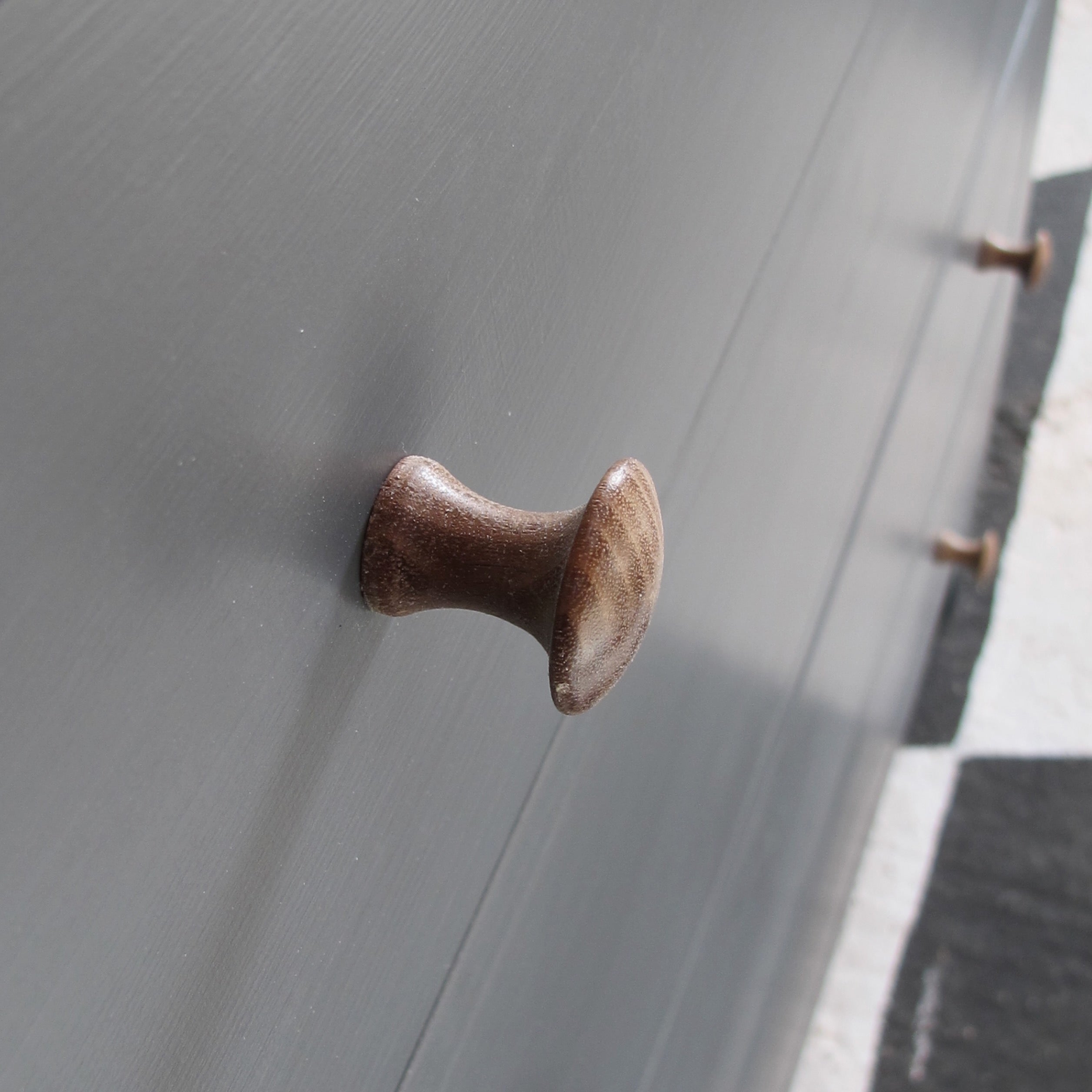 Shaker knob Walnut
